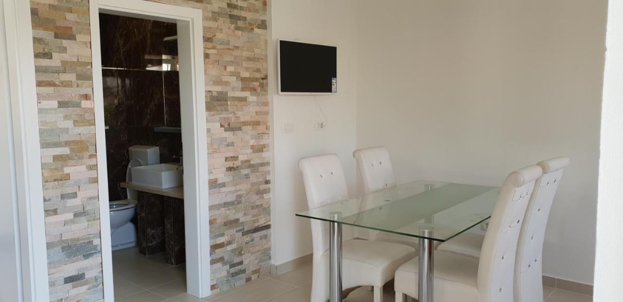 Apartments By The Sea Bilo, Primosten - 14601 Exterior foto